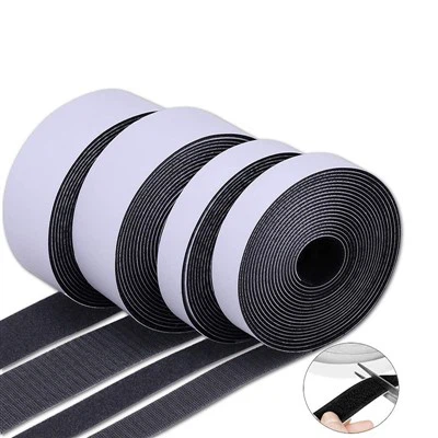 ¿Se puede utilizar un gancho y bucle adhesivo curvo en una cocina?